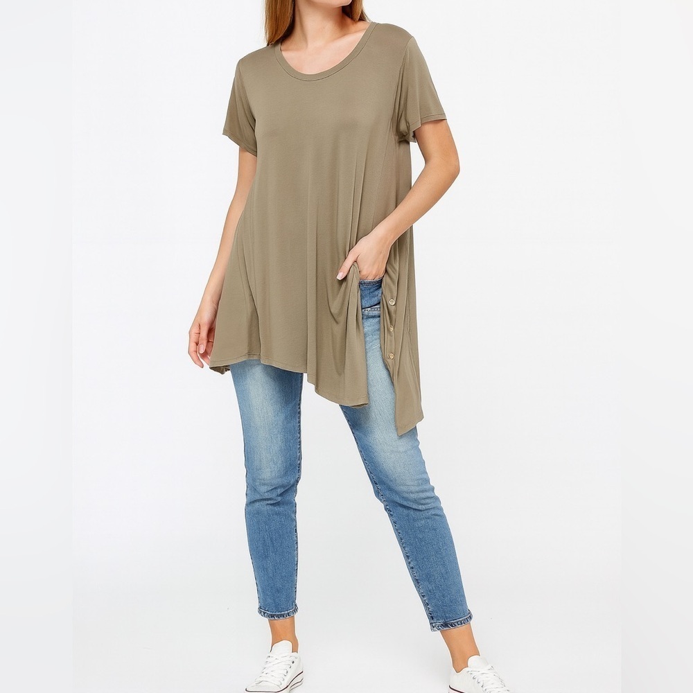 ✅ Misia Top Plus 1X Asymmetrical Hem Tunic Scoop Neck Short Sleeve Stretch